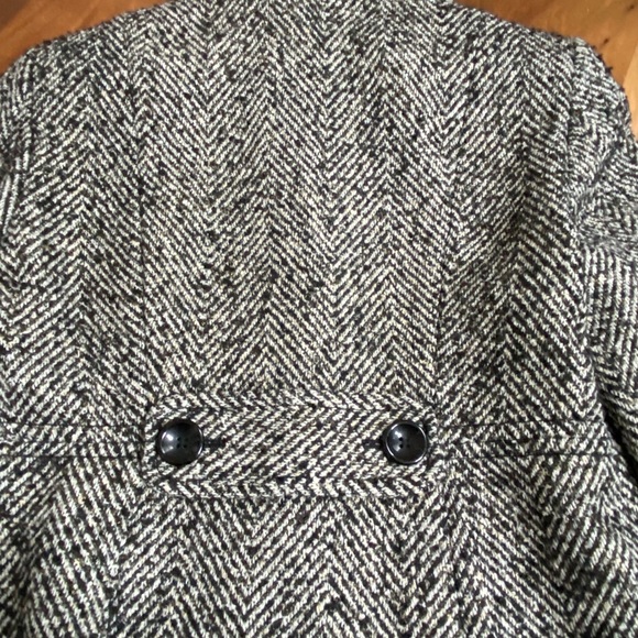 Old Navy Black and White jacket with gold thread - Picture 6 of 6